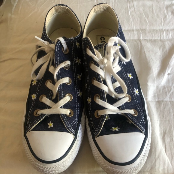 daisy converse shoes